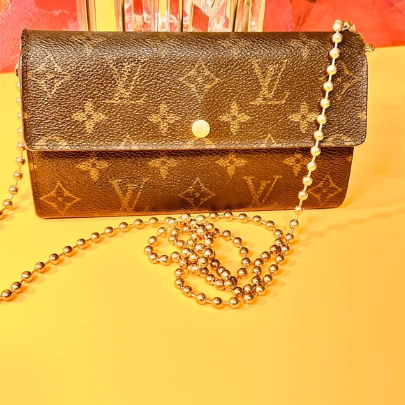 Louis Vuitton Sarah wallet dark Monogram used in decent condition. - Picture 8 of 14
